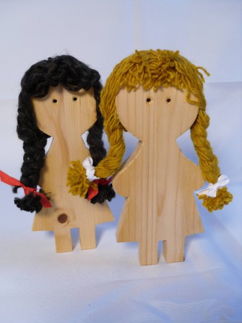 Dřevěné panenky s vlněnými vlásky